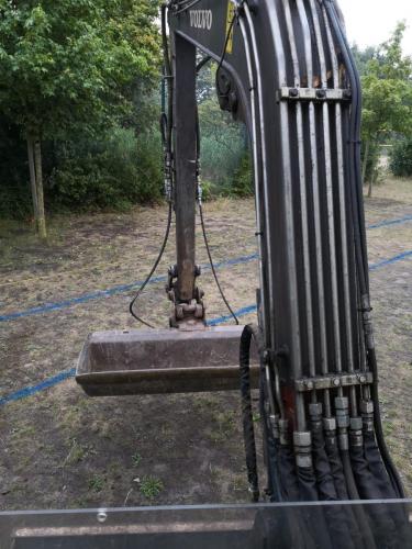 Graben gezogen für Radwegherstellung - 1 von 4